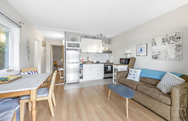 Lakeside Condo w Large Outdoor Space - Foto 5