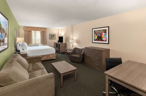 Photo 15 - La Quinta Inn & Suites by Wyndham San Antonio Medical Ctr NW