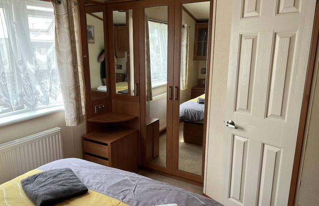 2 Bedroom Caravan at Heacham Beach With Decking - Photo 4
