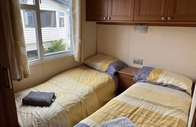 2 Bedroom Caravan at Heacham Beach With Decking - Photo 3