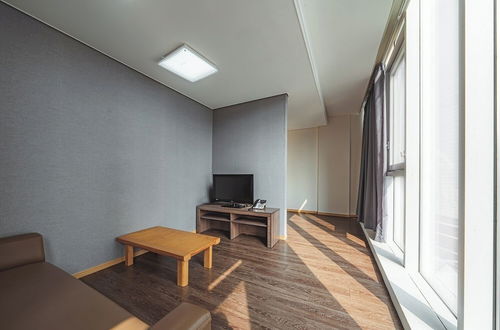 Photo 33 - Brown Suites Hotel Sinchon Central