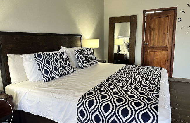 M&M Zavala Hotel and B&B - Photo 7