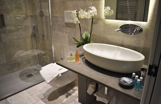The Roman Empire Guesthouse - Photo 74