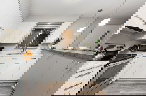Foto 4 - Modern & Chic Condo in the Heart of Old Town