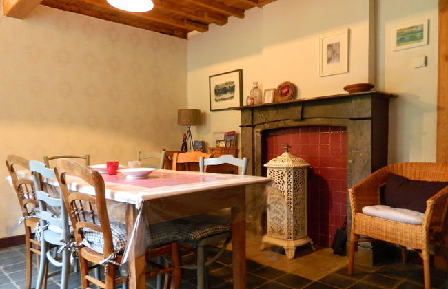 Regional House With Exposed Timber Frame Elements Full of Authenticity and Charm in a Green Area - Foto 21