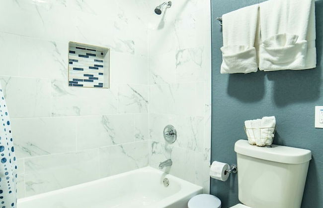 Fascinating 2br/1ba Near Festive DT and Riverwalk - Photo 14