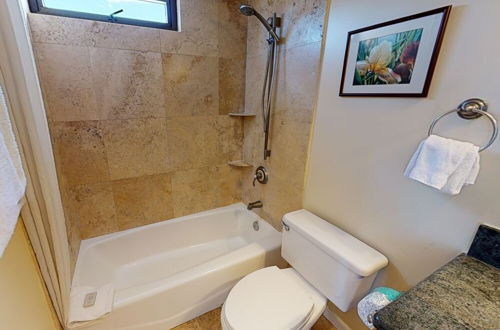 Photo 17 - 36th Floor Deluxe Ocean View Condo with Free Parking & Wifi by Koko Resort Vacation Rentals