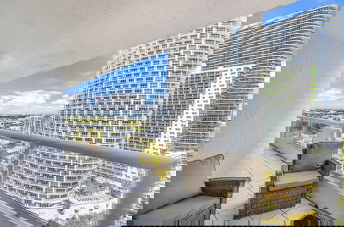 Photo 5 - Unforgettable Waterside Next to Art Basel Context