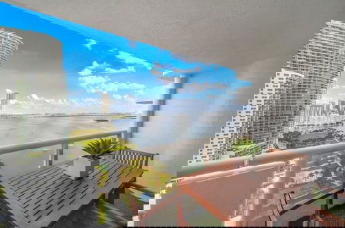 Foto 42 - Serene and Modern Apartment Centrally Located