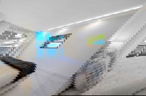 Foto 6 - Serene and Modern Apartment Centrally Located