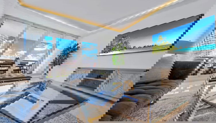 Foto 1 - Serene and Modern Apartment Centrally Located