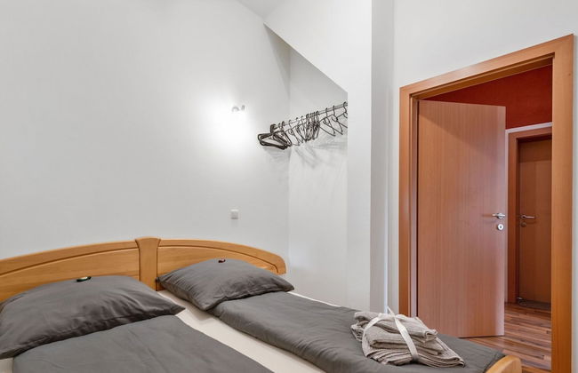 Modern Holiday Home in Pinsdorf With Garden - Foto 2