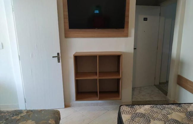 Kitnet com ar na praia das Astúrias - Foto 6