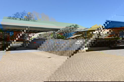 Photo 17 - Southern Sands Beachfront Apartment