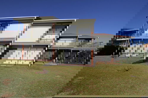 Photo 20 - Southern Sands Beachfront Apartment