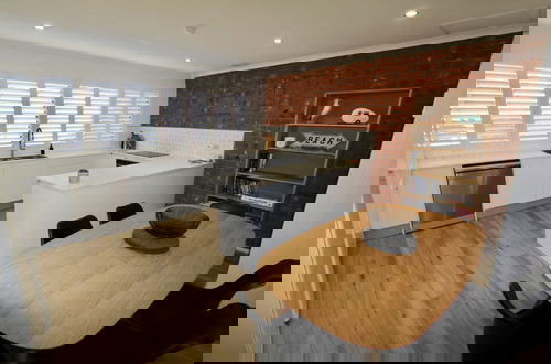 Photo 5 - Southern Sands Beachfront Apartment