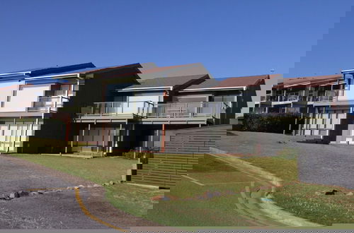 Photo 19 - Southern Sands Beachfront Apartment
