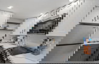 Foto 1 - Modern Condo Perfect For Winter Rental