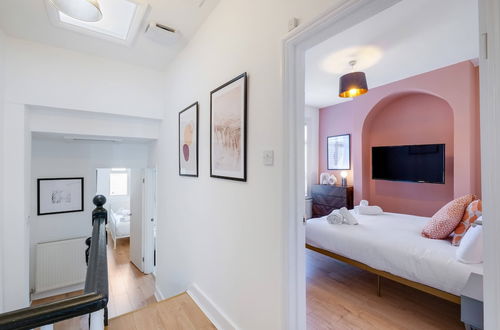 Photo 7 - Luxury 3 Bedroom 2 Bathroom House Fulham