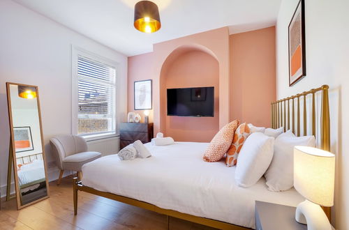 Photo 8 - Luxury 3 Bedroom 2 Bathroom House Fulham