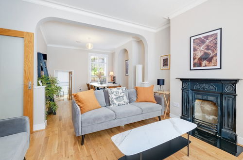 Photo 4 - Luxury 3 Bedroom 2 Bathroom House Fulham