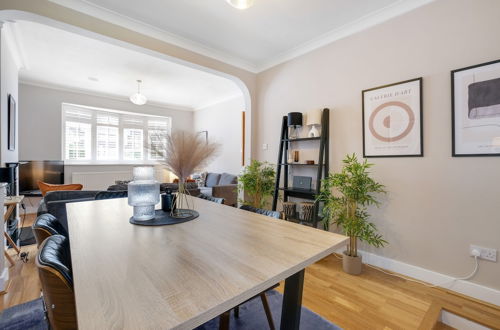 Photo 18 - Luxury 3 Bedroom 2 Bathroom House Fulham