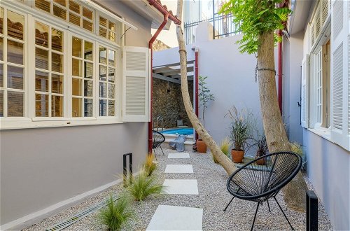 Foto 8 - Incomparable Plaka s Lux 2bdrm Apt w Pvt Heated Pool