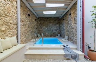 Foto 3 - Incomparable Plaka s Lux 2bdrm Apt w Pvt Heated Pool