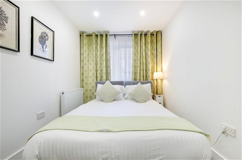Photo 2 - Luxury 1 & 2 bed Apartment free parking
