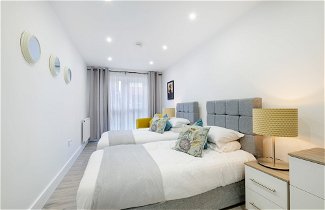 Photo 3 - Luxury 1 & 2 bed Apartment free parking