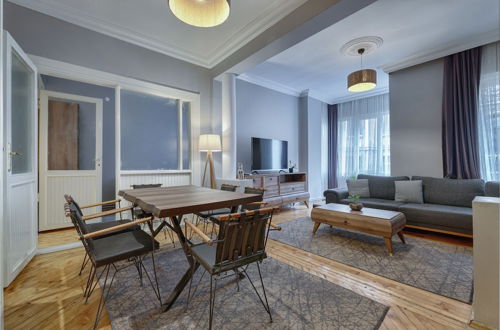 Photo 19 - Marvelous Bright 4BR Ap in Taksim Square