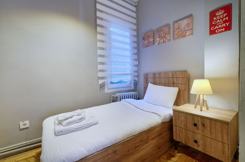 Photo 12 - Marvelous Bright 4BR Ap in Taksim Square