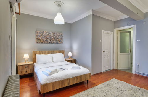 Photo 3 - Marvelous Bright 4BR Ap in Taksim Square