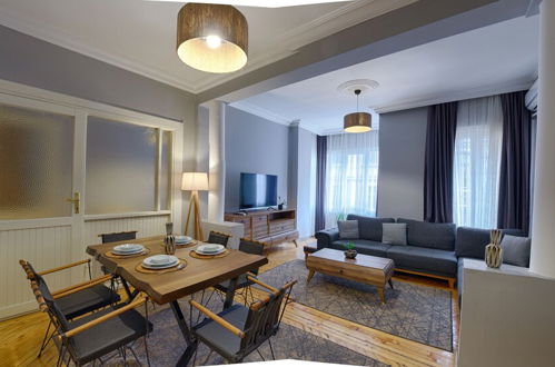 Photo 24 - Marvelous Bright 4BR Ap in Taksim Square