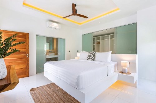 Photo 17 - Beautiful 4 Bedroom Luxury Villa with Sea Views - KBR2