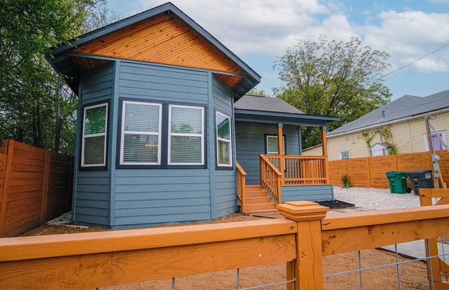 Exceptional 5BR So Close to Riverwalk and Downtown - Photo 2