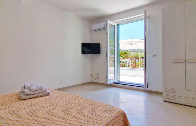 Villa in Lemon Grove With Sea Views & Sea Breeze - Photo 2