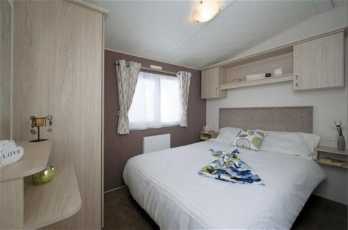 Photo 2 - Stunning 4-bed Caravan in Mablethorpe Sleeps 10