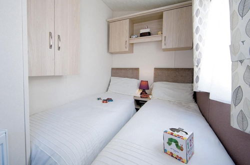 Photo 3 - Stunning 4-bed Caravan in Mablethorpe Sleeps 10