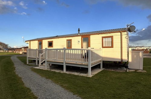 Photo 1 - Stunning 4-bed Caravan in Mablethorpe Sleeps 10