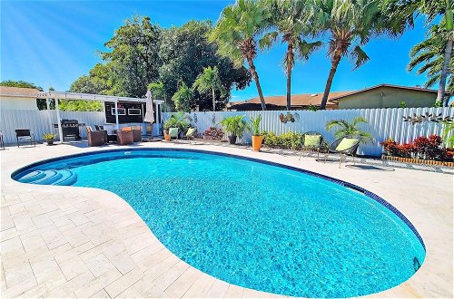 Foto 1 - Pines Paradise - Luxury Home Pool BBQ Parking