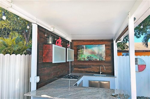 Foto 32 - Pines Paradise - Luxury Home Pool BBQ Parking