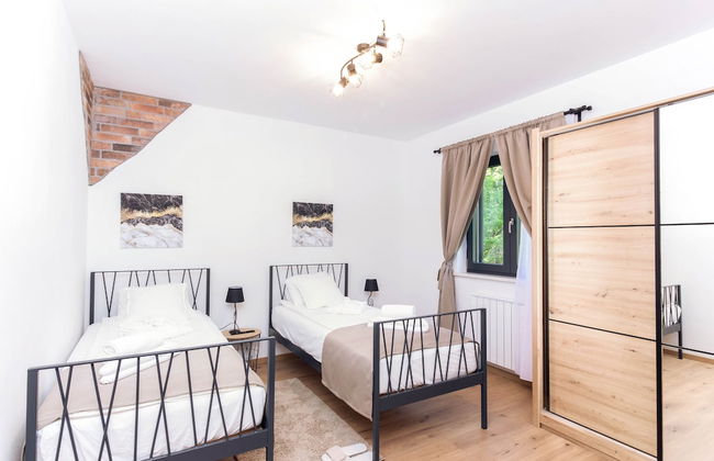 Villa PORTUM - Where Serenity & Comfort meet, Luxurious Woodland Retreat with Private Heated Pool & Amenities - Foto 4