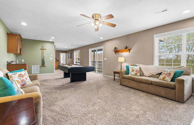 The Greenview Manor - Lake Views - Photo 13