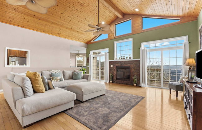 The Greenview Manor - Lake Views - Photo 15