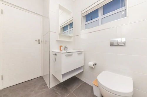 Photo 16 - Stylish and Central 1 BD in Green Point