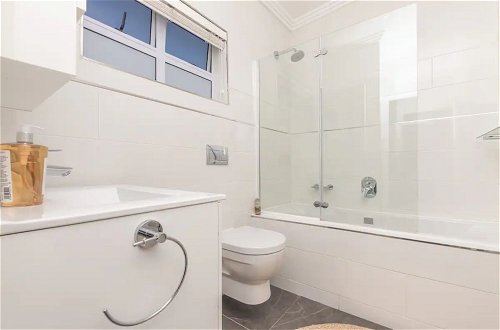 Photo 20 - Stylish and Central 1 BD in Green Point