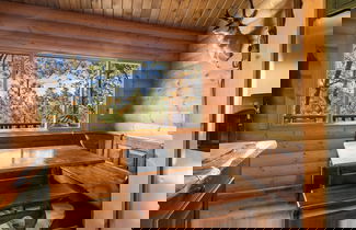 Foto 2 - A Woodsy Mountain Retreat
