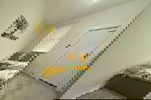 Photo 7 - Spacious 6BR Property with Parking
