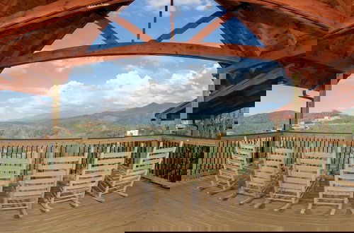 Foto 10 - Skyline Splendor Luxe Retreat With Breathtaking Views Over Downtown Gatlinburg
